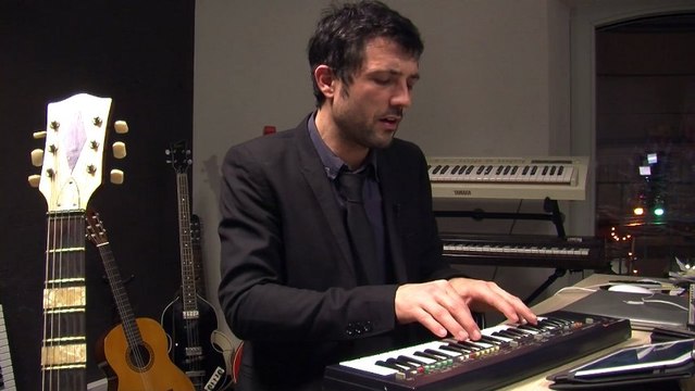 Albin de la Simone, au piano et à l'iPad