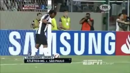 هدف ذكي من صناعة رونالدينهو ,,