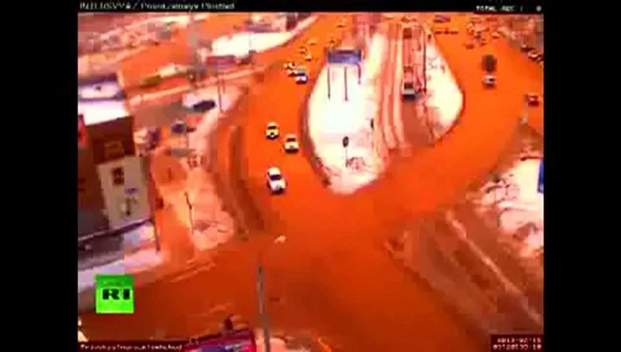 Une grosse météorite explose au-dessus de la Russie compilation