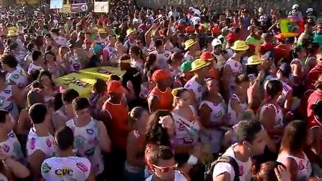 Tá Afim de Namorar por Chiclete Com Banana Carnaval 2013
