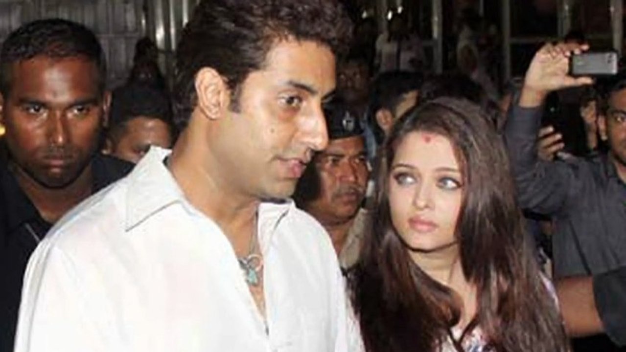 Aishwarya Rai Bachchan, Abhishek Bachchan And Family Visit Siddhivinayak Temple [HD]