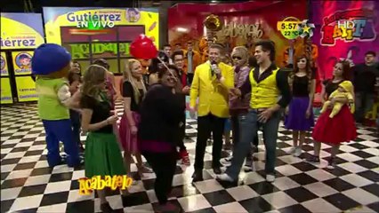 Jueves de Besos en el Día del Amor y la Amistad