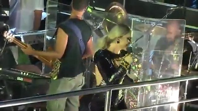 Claudia Leitte canta Samba Carnaval 2013