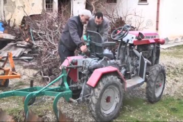 Kendi traktörünü kendi yapti