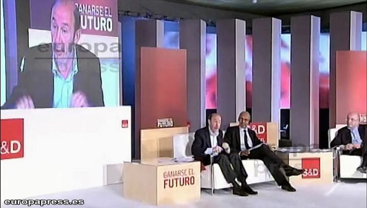 Rubalcaba se reúne con los socialistas europeos