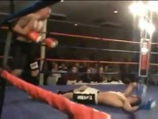 Il invente l'auto KO en MMA !