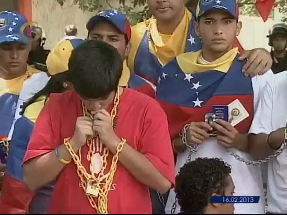 Diputados llegan a Embajada de Cuba para acompañar a estudiantes en protesta