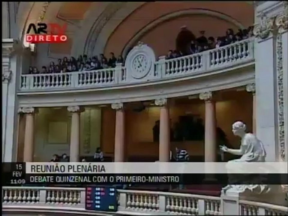 Passos interrompido por  "Grândola Vila Morena"