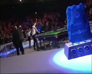 Harlem Shake dansı snooker maçında