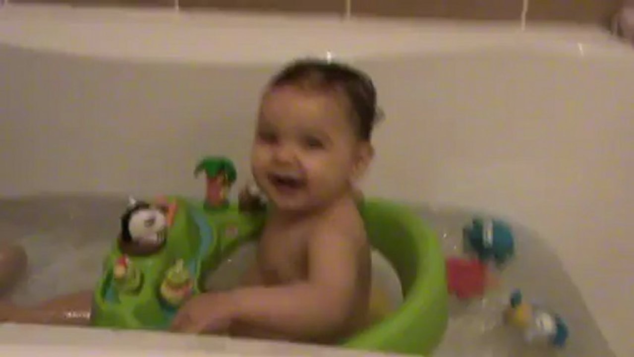 Lucas et Margaux dans le bain - 3 février 2013