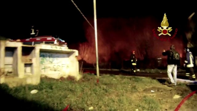 Firenze - Incendio al campo nomadi del Poderaccio (17.02.13)
