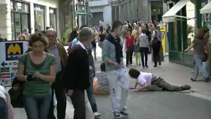 L'avis de la rue / La vie de la rue.