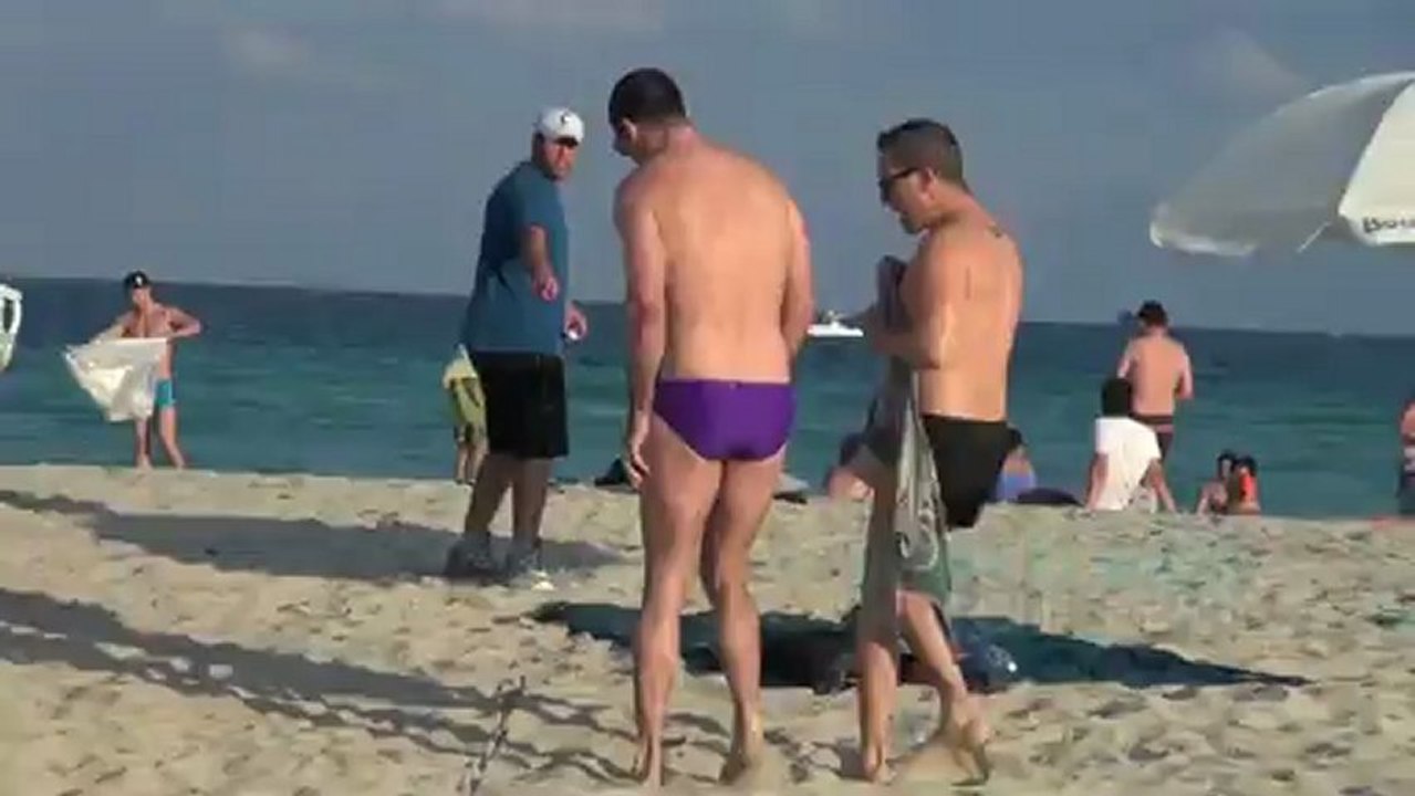 Sahilde Yılan Var - Kamera şakası