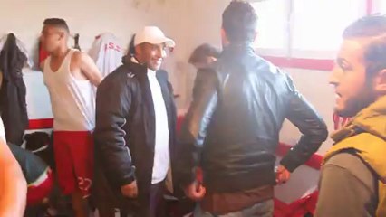 احتفالية لاعبي جمعية سلا بالفوز على اتحاد خميسات