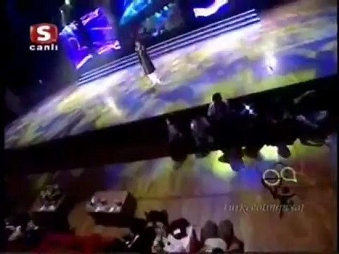 Sesligirgir.com .Şarkı Bu adam benim babam Pakistan 7.Türkçe Olimpiyatı - YouTube