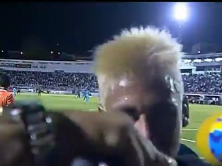 Neymar é expulso, se irrita e acusa rival