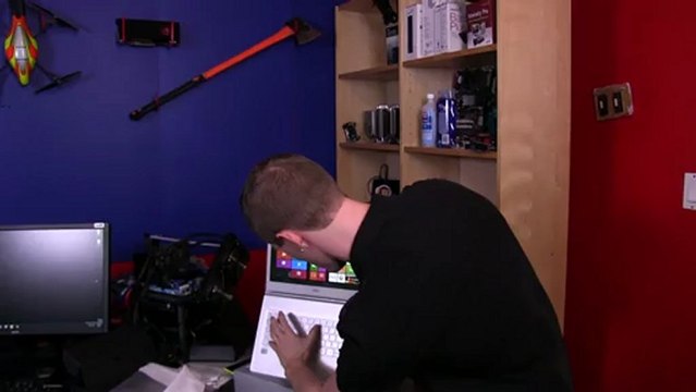 Acer Aspire S7 13.3 Gorilla Glass Notebook Unboxing & First Look Linus Tech Tips