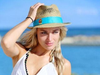 TV show with Pistorius' dead girlfriend airs