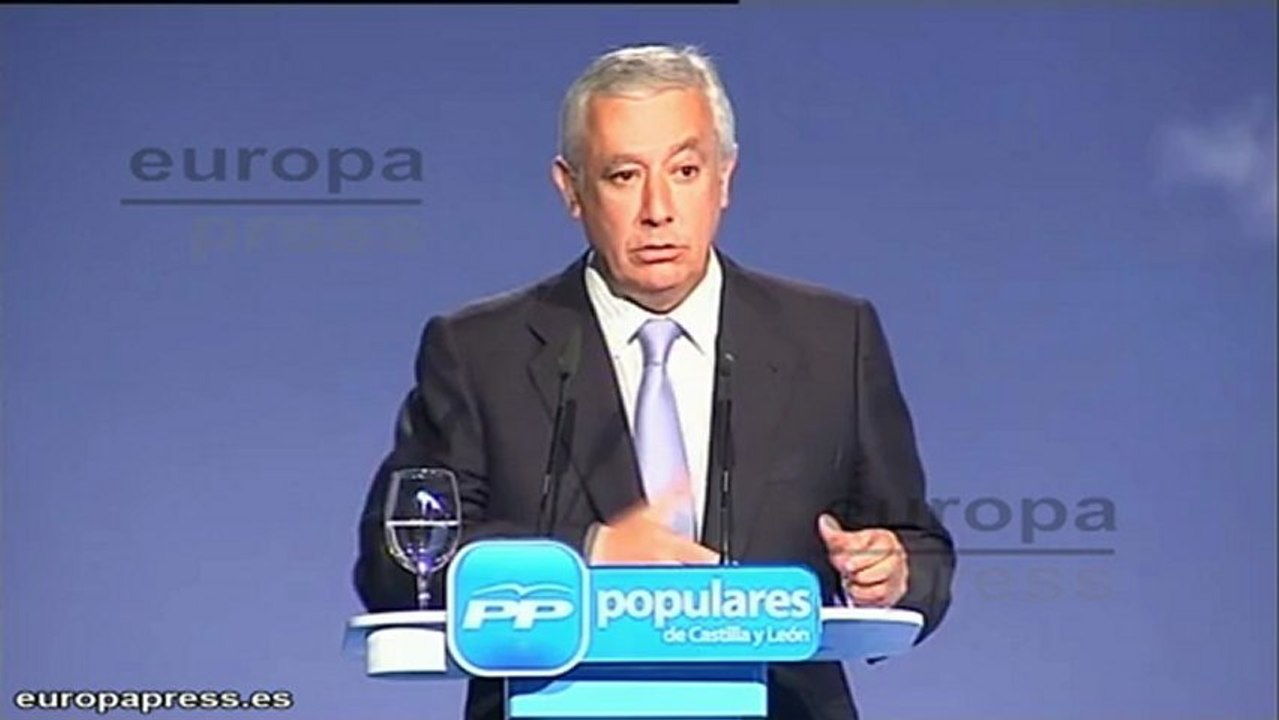 Arenas denuncia una "batalla" contra Rajoy