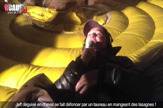 Jeff déguisé en cheval se fait défoncer par un taureau en mangeant des lasagnes - C'Cauet sur NRJ