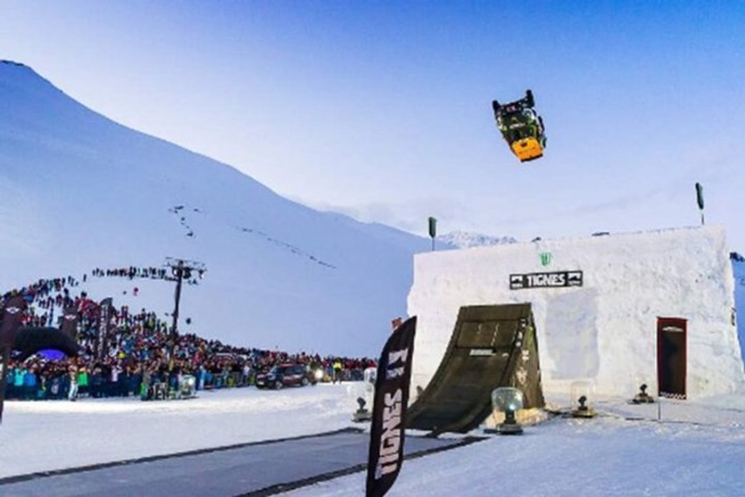 Tignes 2013 - First backflip live by Guerlain Chicherit