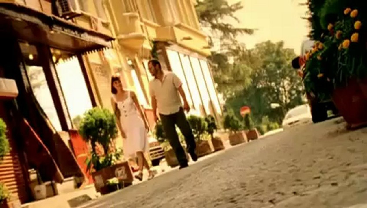 Sezen Aksu   -  Herşeyi Yak