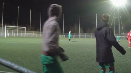 Le mauvais geste d'un gardien de but lors de sa sortie sur un attaquant adverse