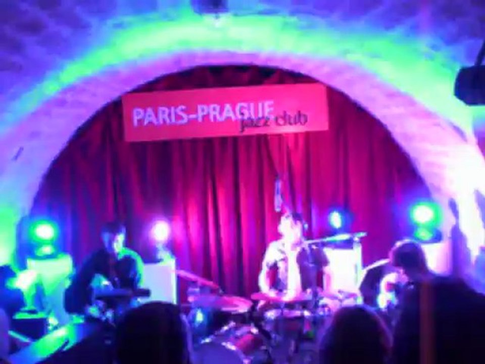 Centre tchèque de Paris - Tata Bojs (Vesmírná)