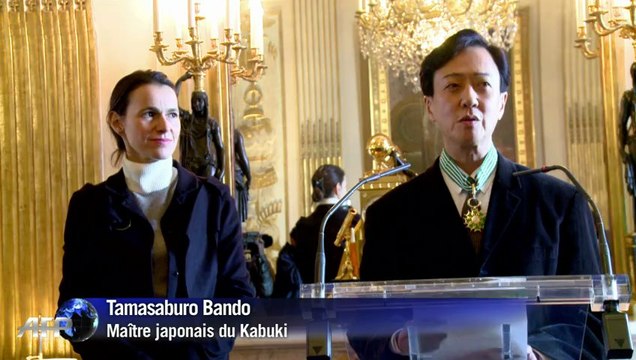 L'artiste japonais Tamasaburo Bando décoré à Paris
