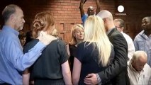 Oscar Pistorius, accusé de meurtre de sang-froid, nie...