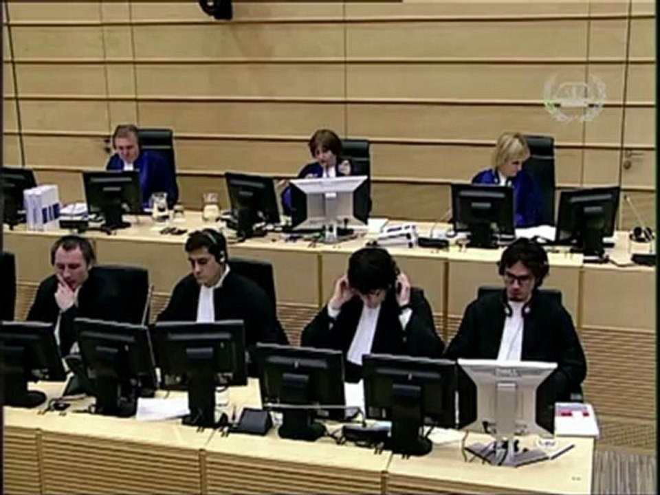 Gbagbo devant les juges de la CPI pour crimes contre l'humanité