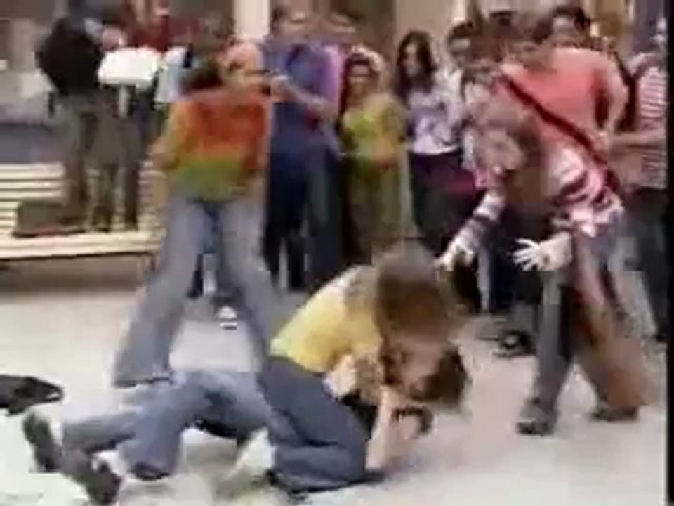 MALHAÇÃO 2002 - Júlia e Thaíssa saem no tapa mais uma vez!