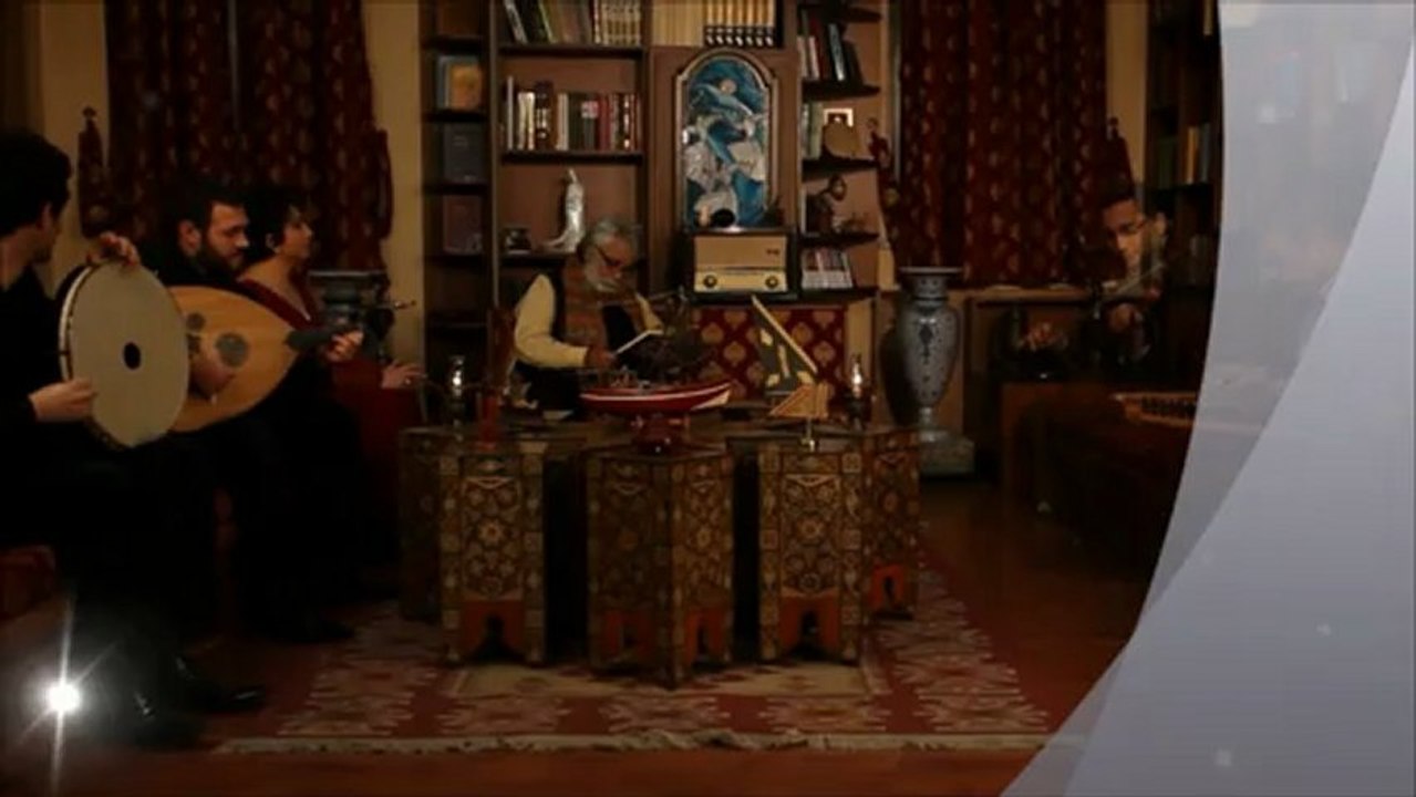 Hilal Çelebi ~ Güller Arasında Seni Bensiz Gören Olmuş