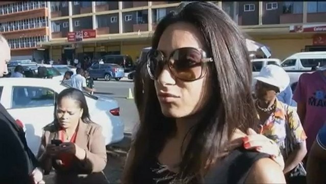 Libéré sous caution, Pistorius a interdiction de retourner chez lui