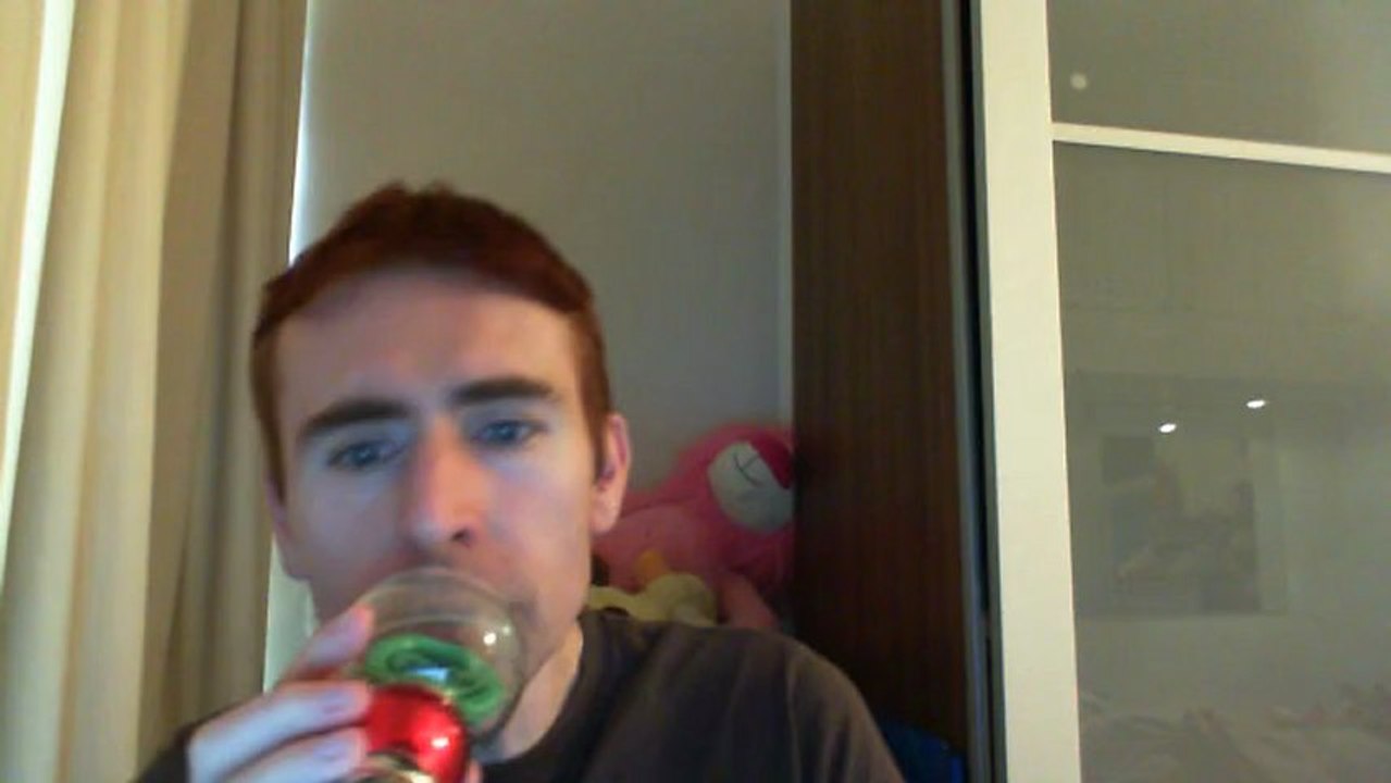 Wiwi égratigne "tempted to touch" de Rupee