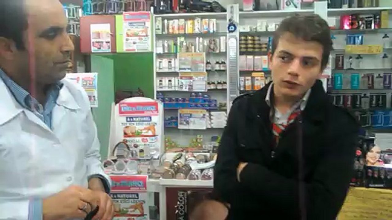 a-naturel tüy yo kedici losyon ve lamos krem kullanan hamza ile