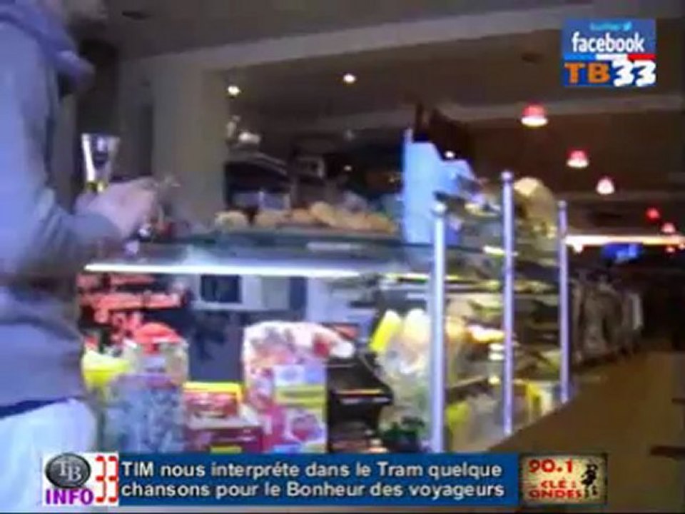 Tim nous interprète dans le tram quelque chansons pour le bonheur des voyageurs