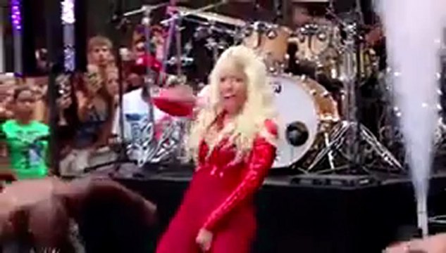 Bikini-Clad Nicki Minaj's Poolside Pics