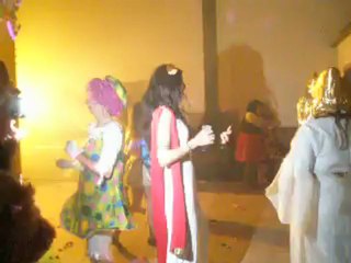 FIESTA DE DISFRACES EN JEREZ,COMO SE LO PASA YOLI.