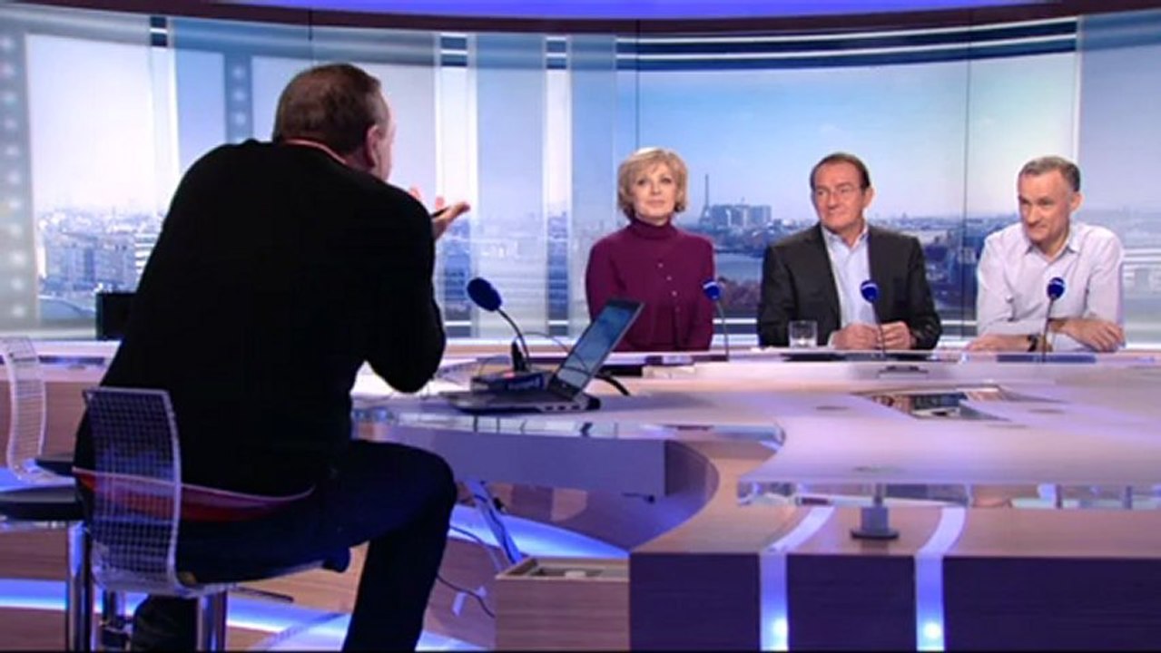 Evelyne Dhéliat et Gilles Bouleau font une surprise à Jean-Pierre Pernaut