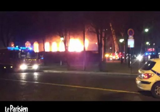 Violent incendie dans le club parisien l'Arc