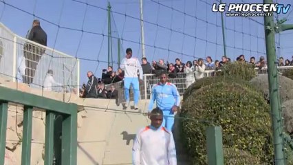 Foule au centre RLD, les joueurs discrets