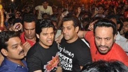 Salman Khan chased by 20 BIKERS