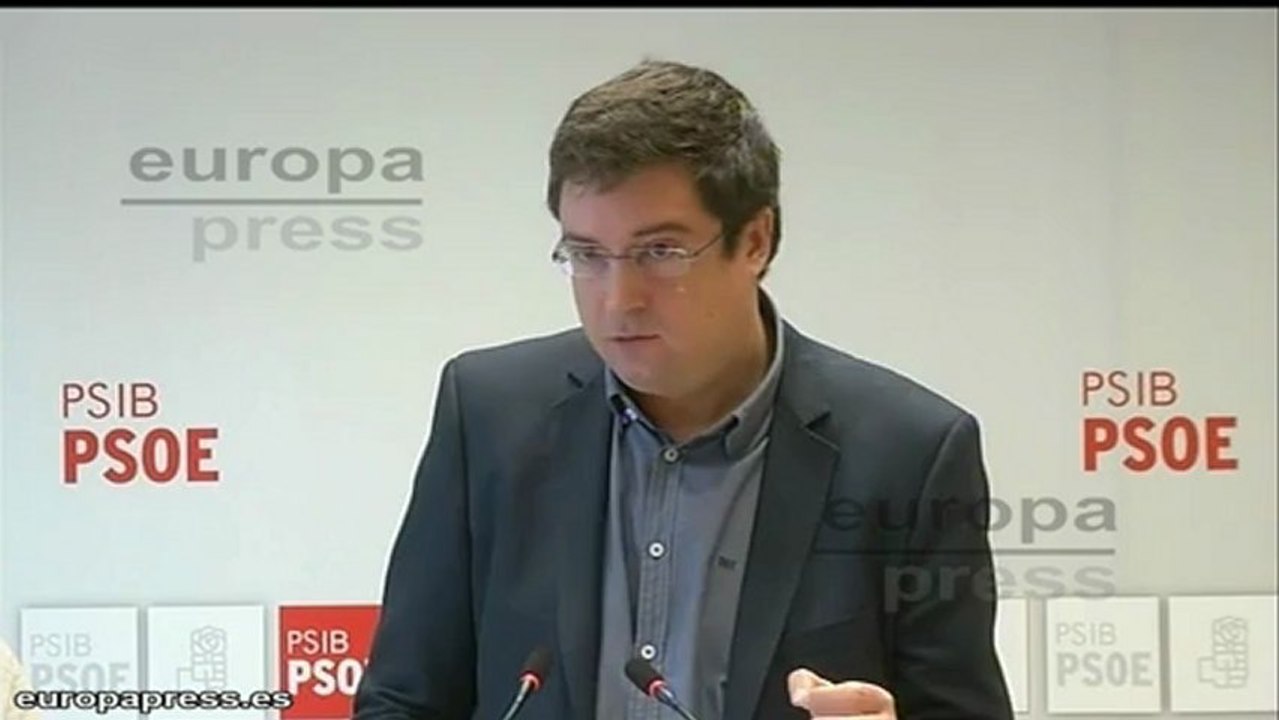PSOE: "Rajoy está atado con correa a Bárcenas"