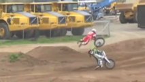 Incroyable accident en motocross