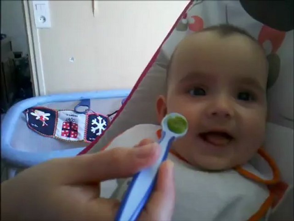 Mes premières petites cuillères de légumes!