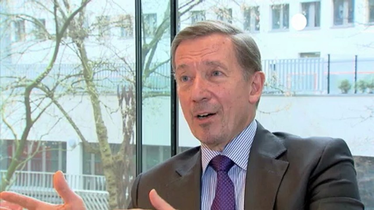 EU moves to cap bankers bonuses