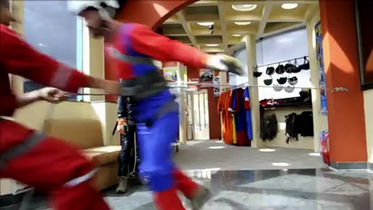 Adrenalinkick für touristen: 50 meter fassadenlauf in la paz