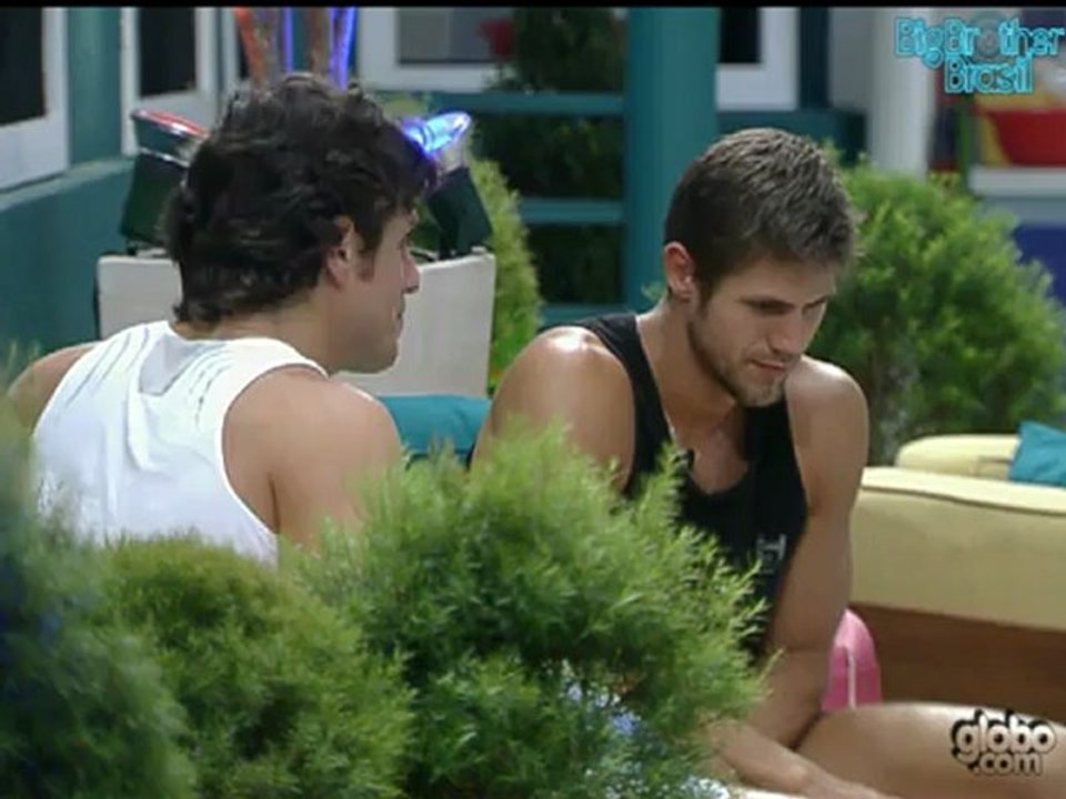 JM, Jonas e Fael conversando.