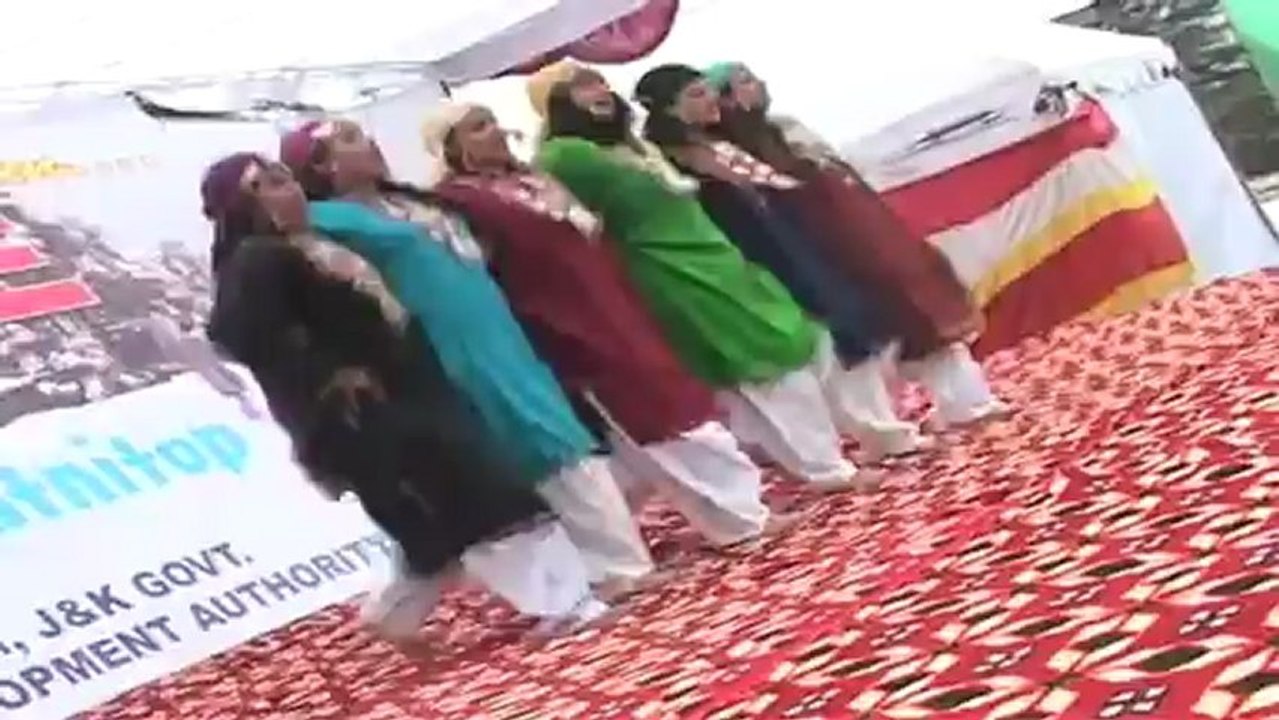 Fresh snow fall boosts Kashmir tourism